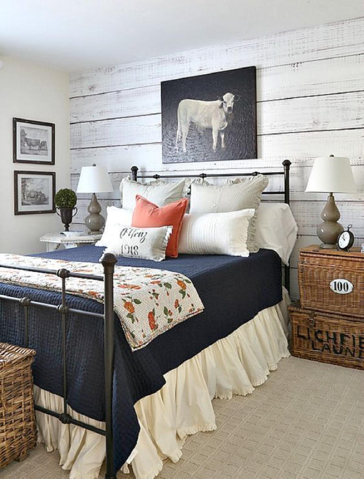 27 Awesome Farmhouse Bedroom Design You Should Have At Home   Farmhouse Bedroom Pillows 