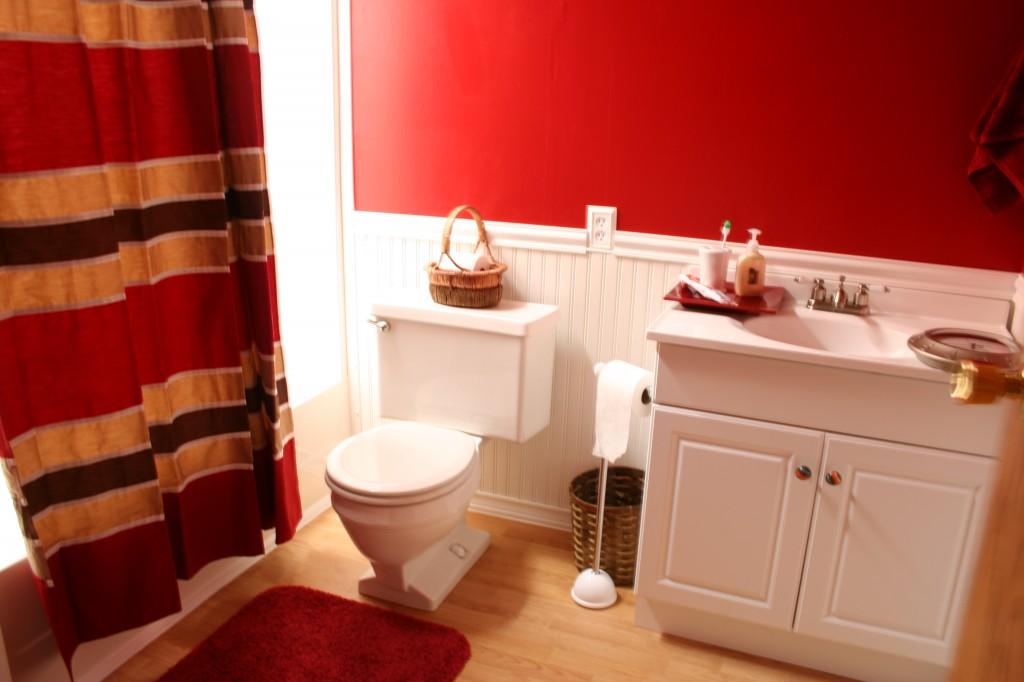 wainscoting beadboard bathroom