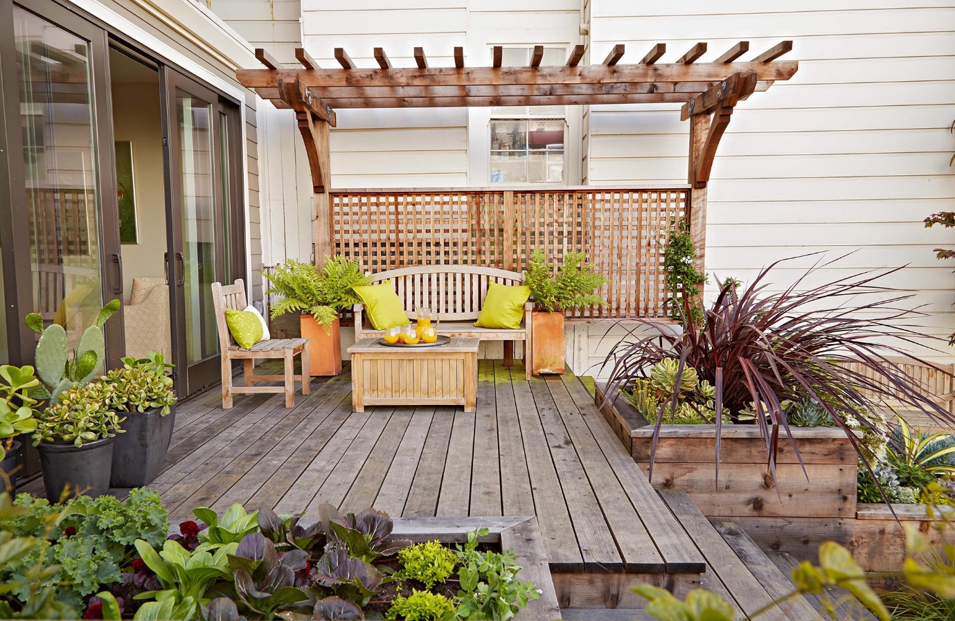 25+ Inspiring Small Deck Ideas for your Backyard