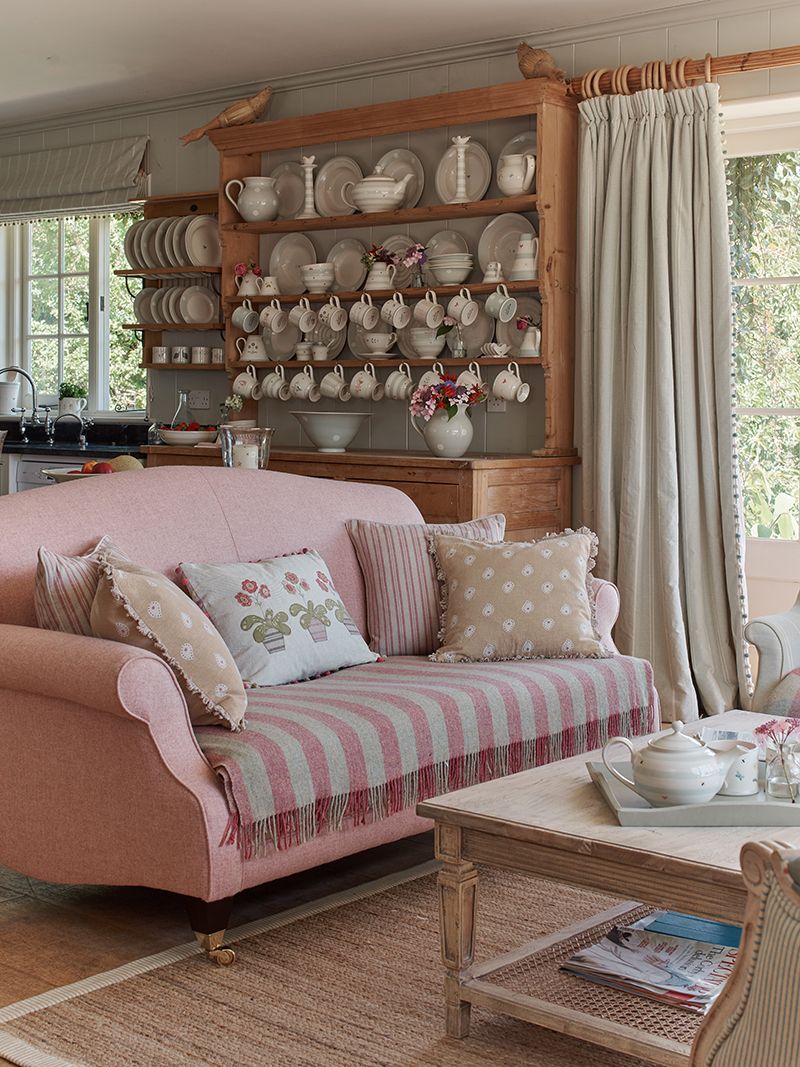 30 Beautiful Design Of Cottage Living Room Furniture And D cor Ideas 30-beautiful-design-of-cottage-living-room-furniture-and-d-cor-ideas